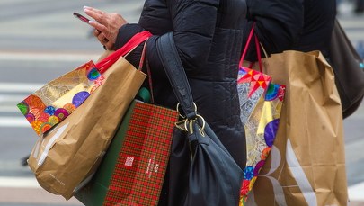 Koronawirus w Polsce. Prof. Gut: Ludzie "rozkręcają się" przed świętami