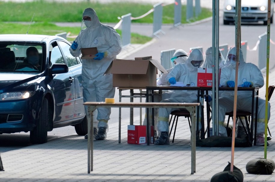 Koronawirus w Polsce. Punkt badań dla górników przy kopalni węgla kamiennego Bolesław Śmiały w Łaziskach Górnych / 	Andrzej Grygiel    /PAP