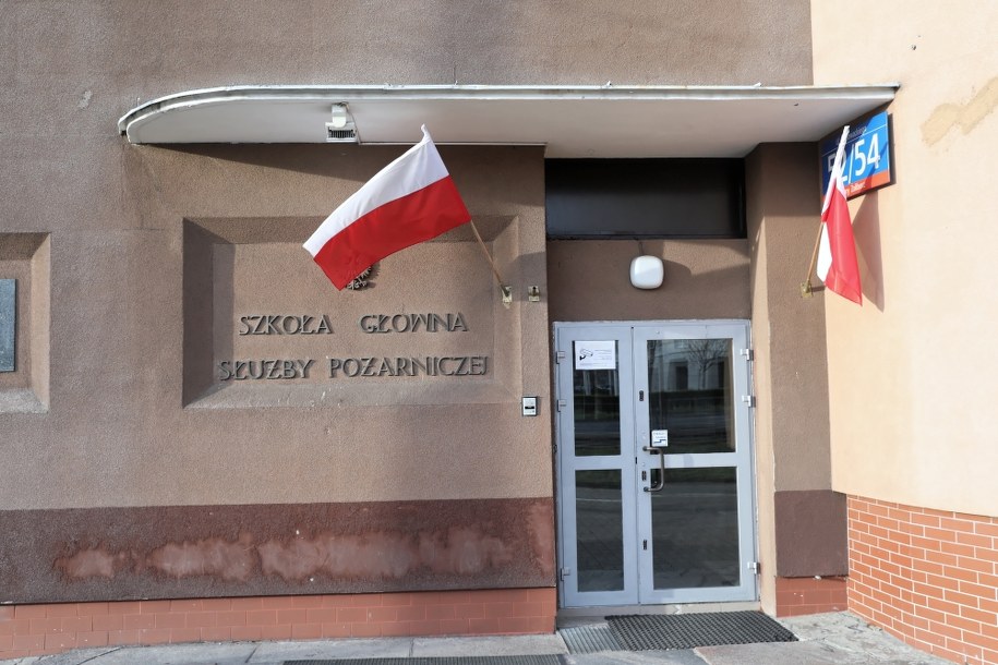 Koronawirus w Polsce. Siedziba Szkoły Głównej Służby Pożarniczej w Warszawie / 	Tomasz Gzell    /PAP