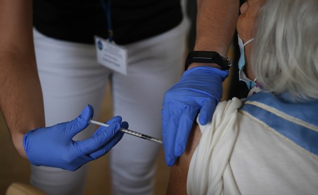 Koronawirus w Polsce. Spadek liczby zajętych łóżek i respiratorów [NOWE DANE]