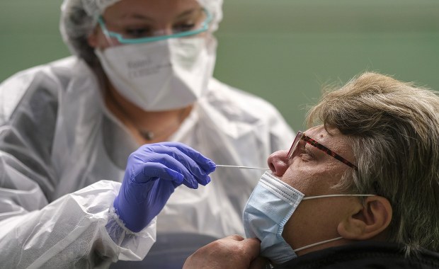 Koronawirus w Polsce. Zmarło 349 chorych, blisko 7 tys. nowych zakażeń [NOWE DANE]