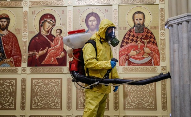 Koronawirus w Rosji. Putin zatwierdził tygodniowe zamknięcie miejsc pracy