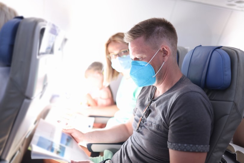 Koronawirus w samolocie zagraża 1 na 27 milionów pasażerów /123RF/PICSEL