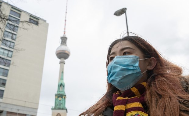 Koronawirus w UE: Poziom ryzyka podniesiony z umiarkowanego do wysokiego