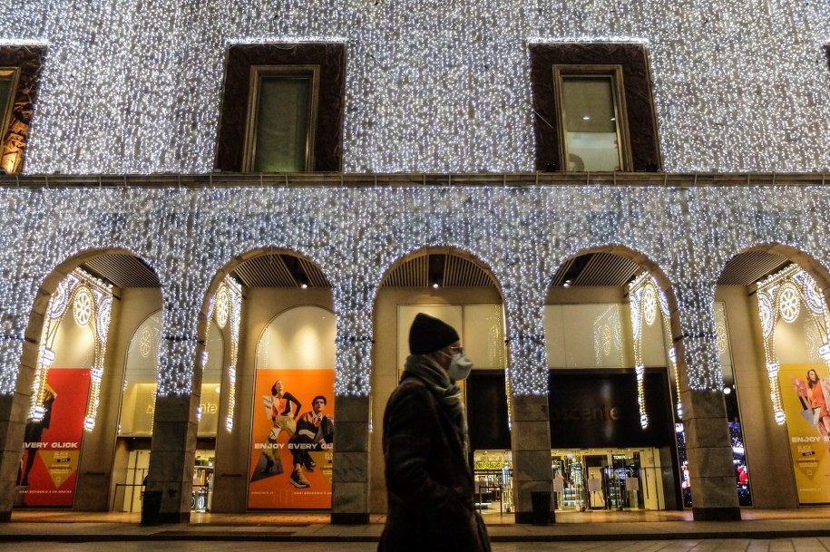 Koronawirus we Włoszech. Na ulicach Mediolanu wciąż widać niewiele osób /MATTEO CORNER /PAP/EPA