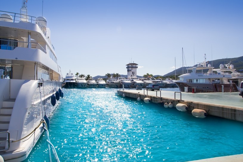 Koronkryzys może ograniczyć wzrost fortun bogaczy. nz. port jachtowy na Majorce /123RF/PICSEL