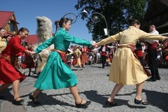 Korowód rozpoczął festiwal górali świata w Zakopanem