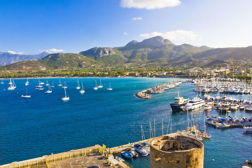 Korsyka jest najbardziej górzystą ze śródziemnomorskich wysp /123RF/PICSEL