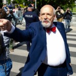 Korwin-Mikke chciał udowodnić młodszym. Nie wszystko poszło zgodnie z planem
