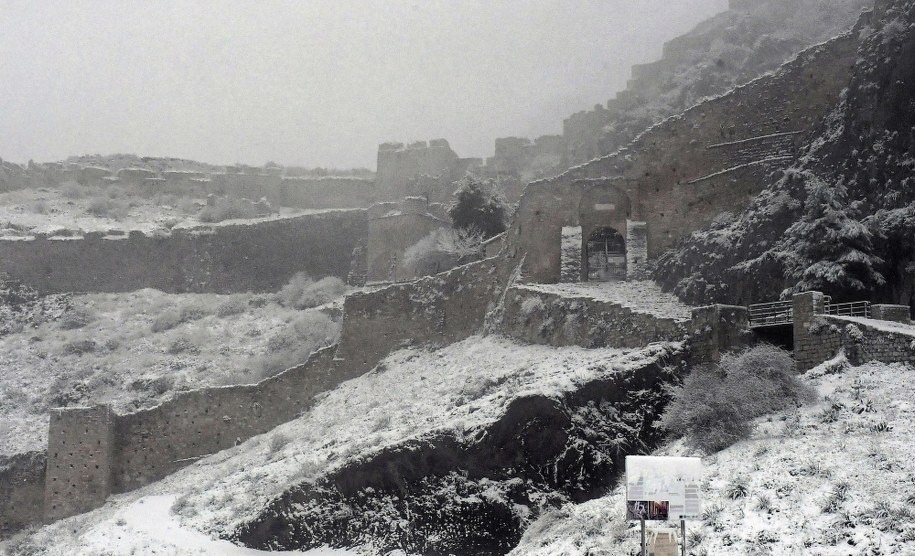 Korynt pod śniegiem /VASSILIS PSOMAS   /PAP/EPA