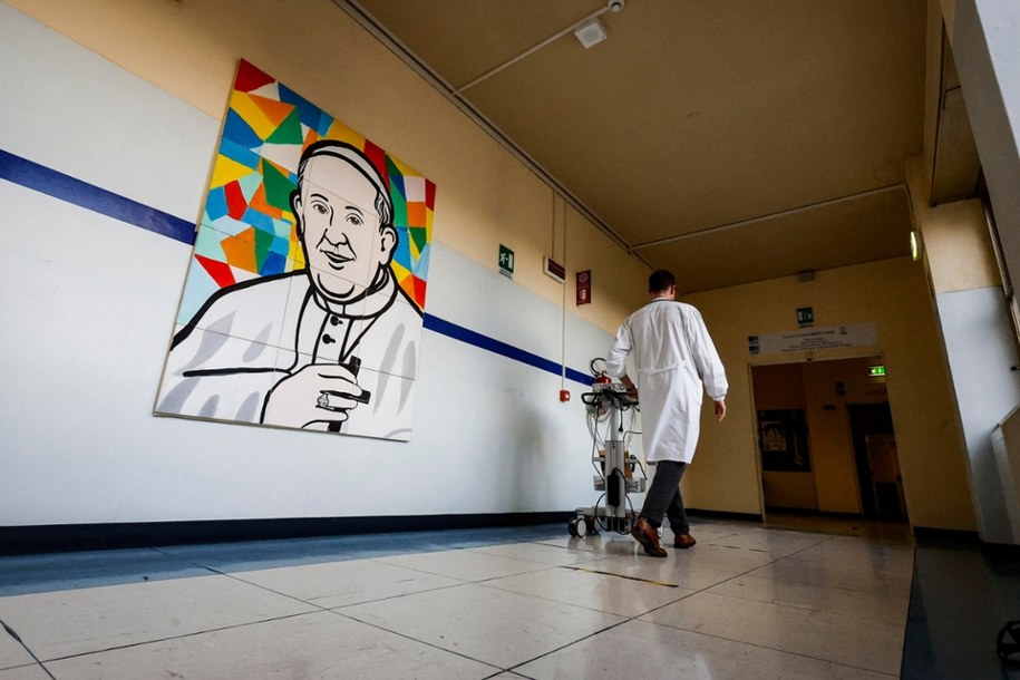 Corridor in Policlinice Gemella, ve které papež Francis /Fabio Fruustaci /PAP /EPA pobývá od 14. února
