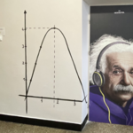 Korytarz z Einsteinem w lubelskiej podstawówce