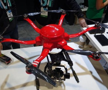 Korzystanie z dronów w celach komercyjnych tylko po zdaniu egzaminu