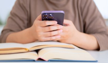 Korzystanie ze smartfonów przez uczniów. MEN chce zmienić prawo