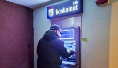 Korzystasz z bankomatu? Zwróć uwagę na szczegóły. Polski bank ostrzega klientów