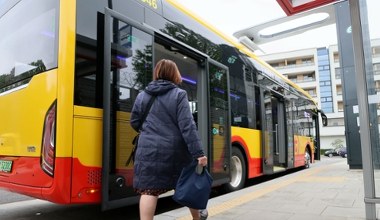 ​Korzystasz z komunikacji miejskiej? Jeden warunek, dokument i jeździsz za darmo