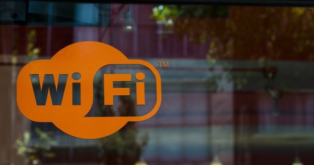 Korzystasz z nieznanej sieci Wi-Fi może się bardzo źle skończyć /AFP