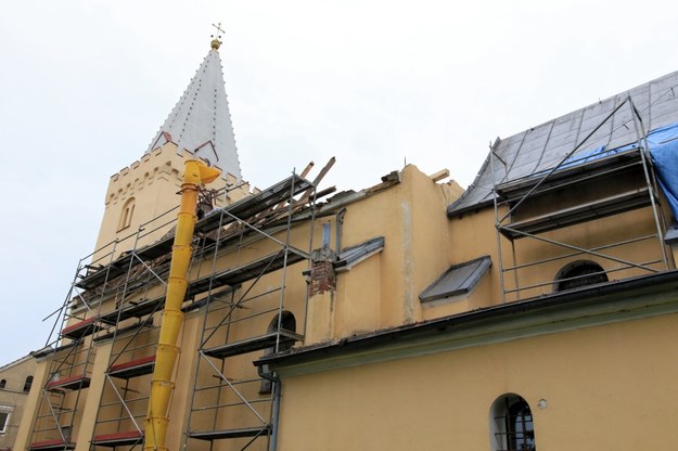 Kościół jest w trakcie remontu, przyczyną katastrofy mogły być burze. /Krzysztof Świderski /PAP