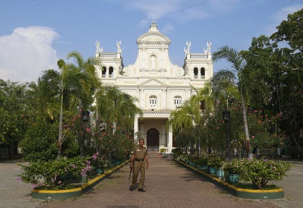 Kościół maryjny w Tudella, 30 km od Kolombo (Sri Lanka), pilnie strzeżony przez policję /EPA