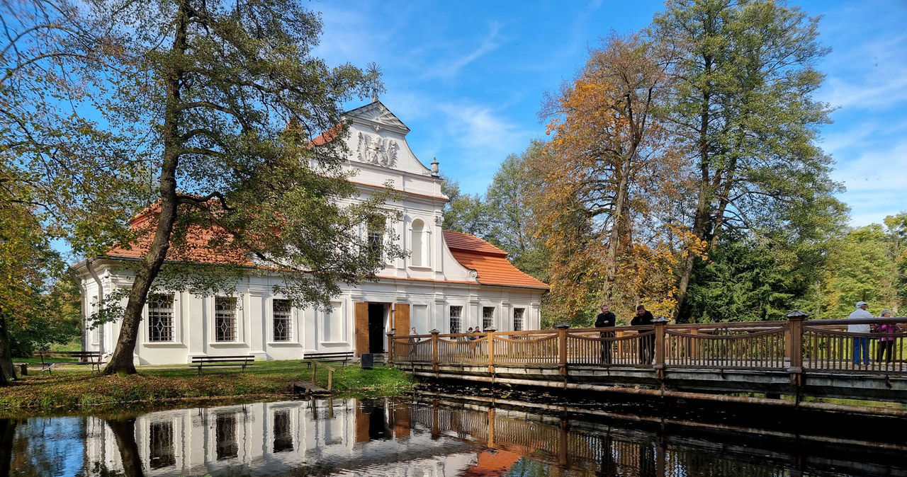 "Kościół na wodzie" w Zwierzyńcu wybudowany i konsekrowany w XVIII wieku. / Arkadiusz Ziolek /East News