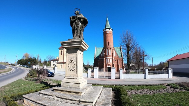 Kościół parafialny w Drzewicy /Michał Dukaczewski /RMF FM