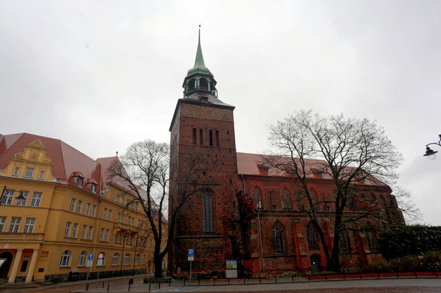 Kościół pw. Narodzenia Najświętszej Maryi Panny w Białogardzie / 	Marcin Bielecki    /PAP