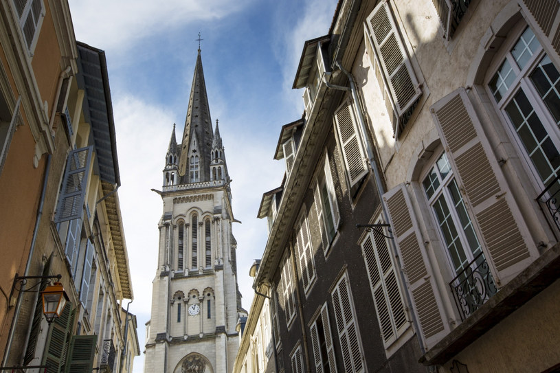 Kościół Saint-Martin w Pau, w którym również figura Maryi została zdewastowana /robertharding /East News