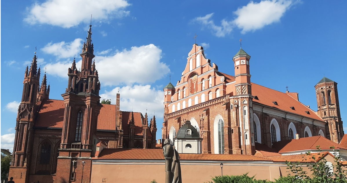Kościół św. Anny i pomnik Adama Mickiewicza /Izabela Grelowska /INTERIA.PL