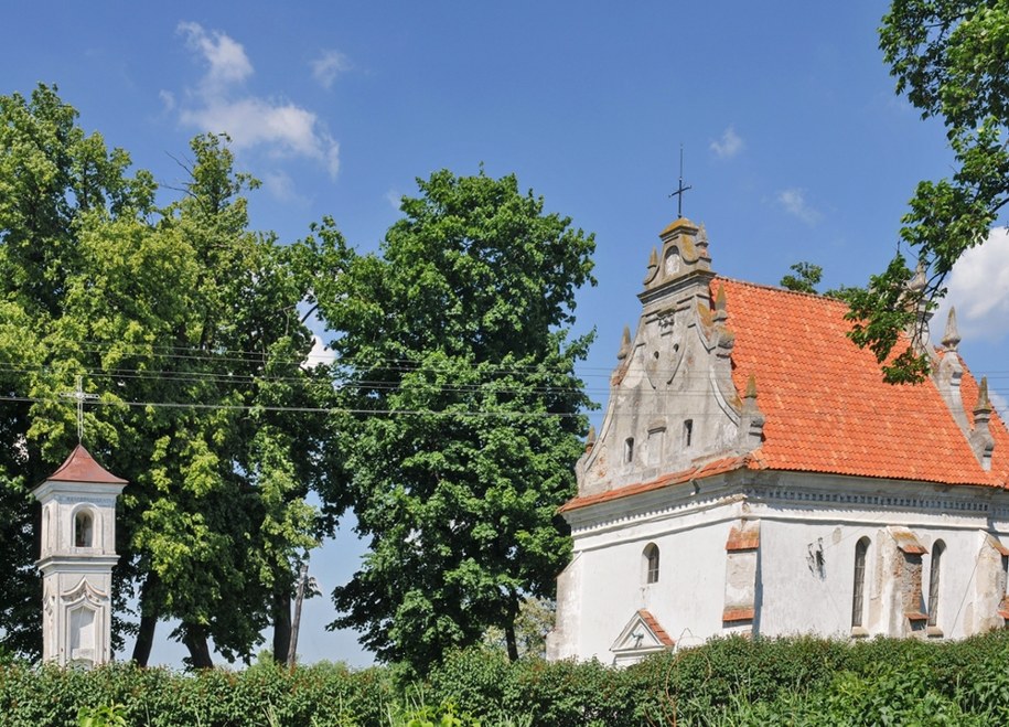 Kościół św. Anny z 1613 r. w Końskowoli w powiecie puławskim w województwie lubelskim /Waldemar Maluga /PAP