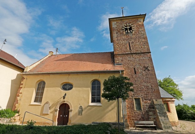 Kościół św. Jakuba i jego licząca 1000 lat wieża /RONALD WITTEK /PAP/EPA