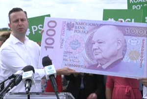 Kosiniak-Kamysz pokazał banknot z Glapińskim. "Jest królem inflacji"