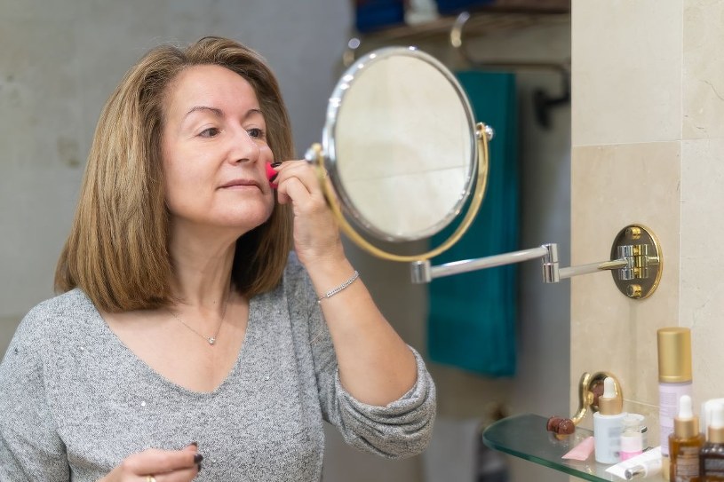 Kosmetyk, który postarza twarz. Zamiast pięknej cery, szara ze zmarszczkami 