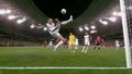 Kosmiczna interwencja w finale Ligi Europy! Jak on to zrobił? WIDEO