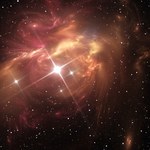 Kosmiczne fajerwerki to wynik zderzenia gwiazd w układzie podwójnym?