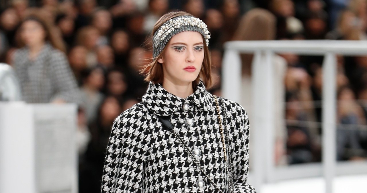 Kosmiczne rakiety, długie płaszcze i duże kołnierze hitami paryskich pokazów mody