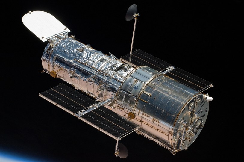 Kosmiczny Teleskop Hubble'a (HST) ma trafić na orbitę bardziej oddaloną od Ziemi. /NASA