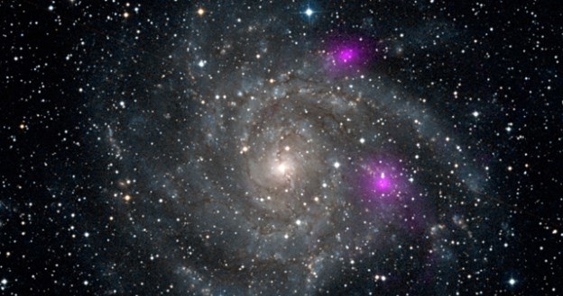 Kosmiczny Teleskop NuSTAR obserwuje supermasywne czarne dziury /NASA