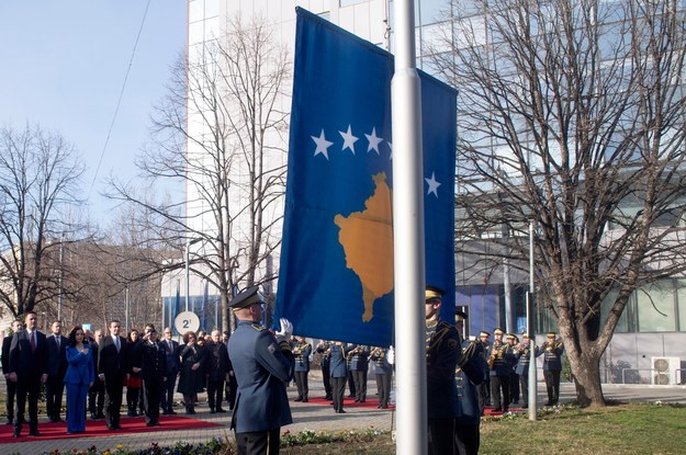 Kosowo obchodzi 16. rocznicę ogłoszenia niepodległości /GEORGI LICOVSKI /PAP/EPA