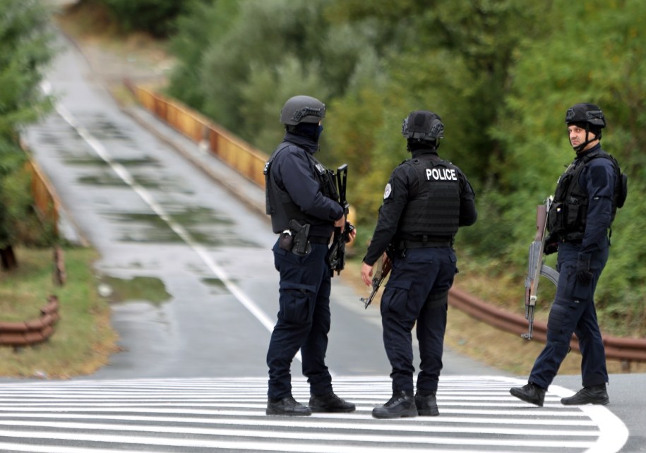 Kosowscy policjanci /DJORDJE SAVIC /PAP/EPA