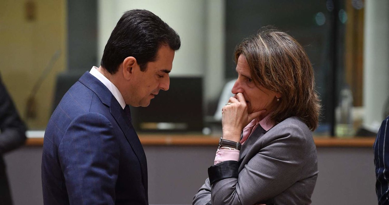 Kostas Skrekas (L), minister energii Grecji /AFP