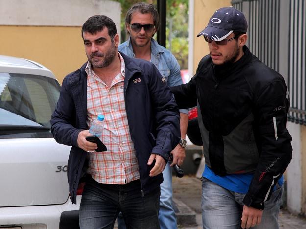 Kostas Vaxevanis pod eskortą policji /AFP