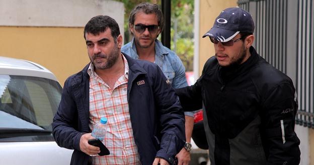 Kostas Vaxevanis pod eskortą policji /AFP