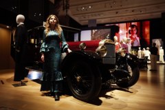 Kostiumy i pamiątki z serialu „Downton Abbey” trafiły na charytatywną aukcję