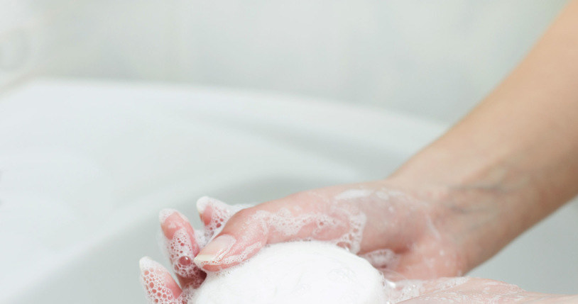 Kostka mydła znacznie potaniała /AFP