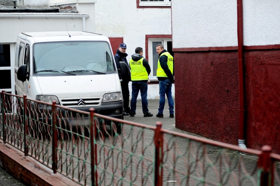 Koszalin: Wizja lokalna, 14 lutego 2019 roku. To w tym budynku w escape room'ie zginęło pięć nastolatek /Marcin Bielecki /PAP