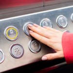 Koszmar Łodzianki. Zatrzaśnięta w windzie przez 16 godzin, nie mogła wezwać pomocy