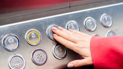 Koszmar Łodzianki. Zatrzaśnięta w windzie przez 16 godzin, nie mogła wezwać pomocy