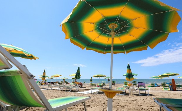 Koszmar na plaży. Chłopak zginął, kopiąc dół w piasku