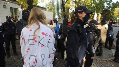  "Koszmar Polek" kontra "Zwyciężyła cywilizacja życia". Komentarze po wyroku TK ws. aborcji