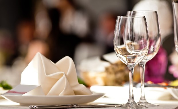 Koszmarny finał firmowej kolacji świątecznej. 700 pracowników z objawami zatrucia